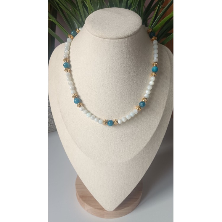 Collier "Apaisement et tendresse" Nacre et Apatite bleues Collier "Apaisement et tendresse" Nacre et Apatite bleues
